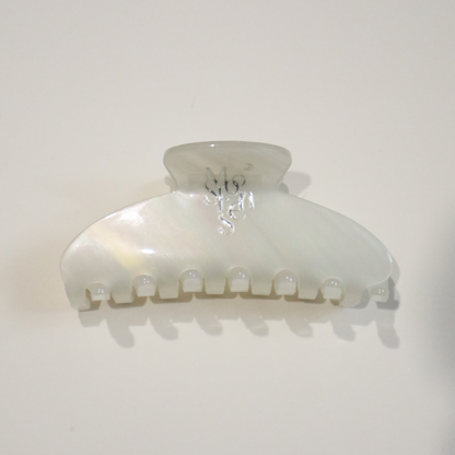 ACETATE SHELL GLOWING HAIR CLAW CLIP IN WHITE